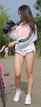 高挑熱褲渾圓挺翹豐腴修長雙腿小蠻腰飽滿堅挺運動美女