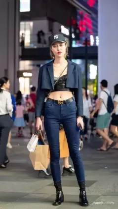 高挑露臍裝緊身牛仔氣質漂亮美女