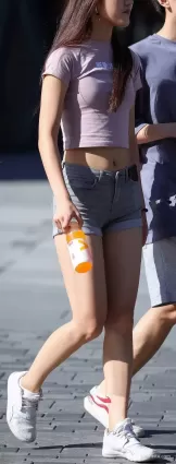 高挑超短牛仔熱褲白皙大長腿小蠻腰氣質美女