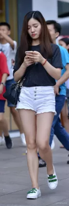 熱褲白皙修長雙腿氣質漂亮妹紙