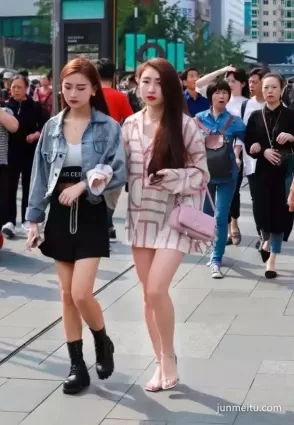 兩個美腿美女美女