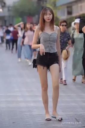牛仔熱褲高挑苗條氣質時尚美女