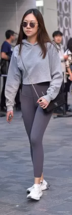 緊身褲好身材大長腿氣質漂亮墨鏡美女
