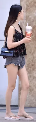 時尚高挑牛仔熱褲氣質妹紙