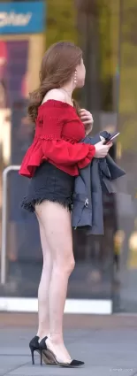 高挑牛仔熱褲修長大白腿美女