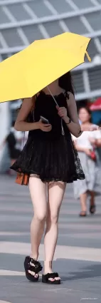 短裙大白腿氣質眼鏡漂亮美女