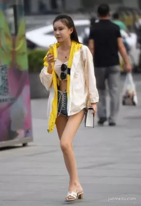 看看這小身闆