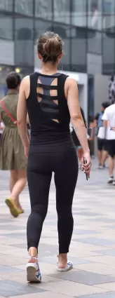 街拍高挑緊身褲渾圓挺翹修長雙腿小蠻腰健身氣質女郎