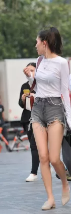 牛仔熱褲大長腿小蠻腰氣質女郎