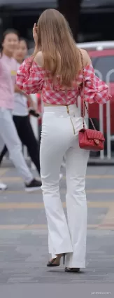高挑白褲大長腿外國美女