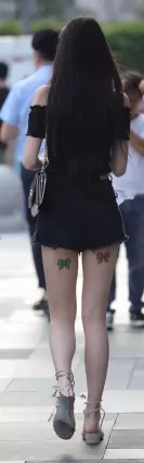 熱褲高挑雪白如玉大長腿氣質美女