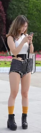 高挑牛仔熱褲大白腿小蠻腰氣質漂亮美女