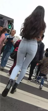 高挑緊身牛仔褲大長腿好身材氣質美女