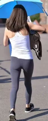 緊身瑜伽褲長腿美女