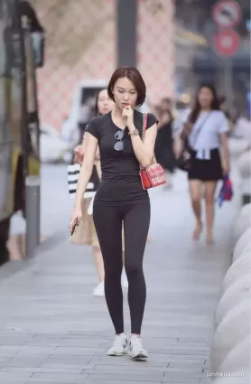 高挑黑色緊身運動裝大長腿完美身材美女