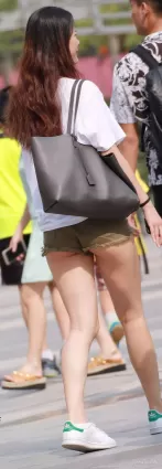 熱褲白皙如玉修長雙腿妹紙