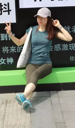 氣質緊身褲運動美女