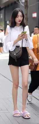 高挑熱褲雪白如玉纖細大長腿氣質美女