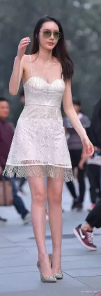 高挑短裙白皙大長腿氣質漂亮美女