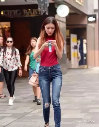 高挑緊身牛仔褲大長腿小蠻腰氣質美女