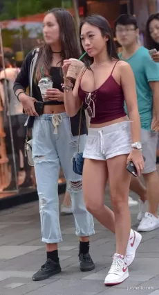 吊帶熱褲氣質漂亮美女