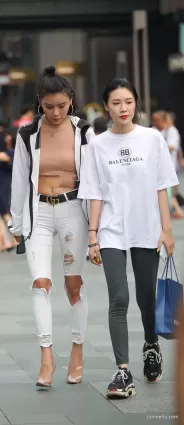 高挑大長腿緊身破洞白褲小蠻腰氣質美女