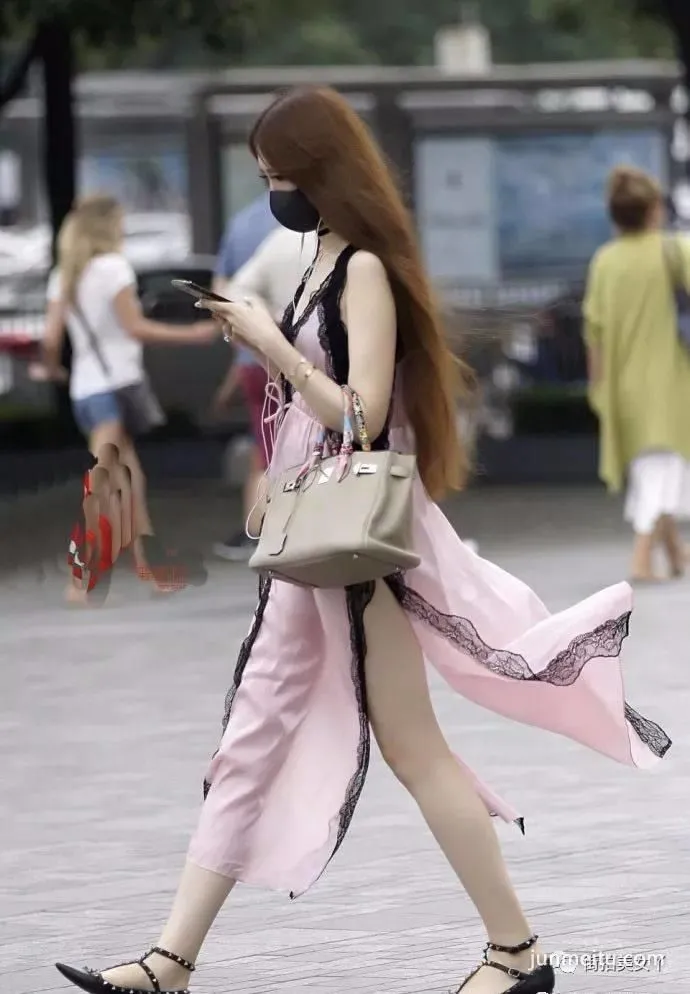Street Snap: A Long-Haired Beauty in Pajama Style photo 1