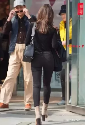 街拍黑色緊身牛仔好身材氣質漂亮妹紙