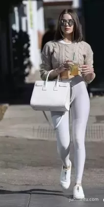 街拍白皙緊身褲高挑大長腿好身材氣質洋妹紙