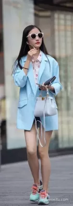 街拍高挑墨鏡有點酷的時尚妹紙