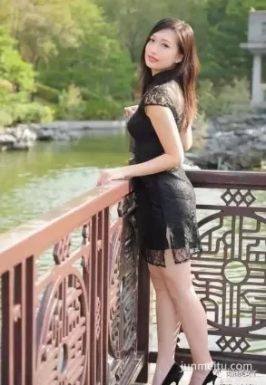 街拍美美微笑的氣質女郎 流連忘返
