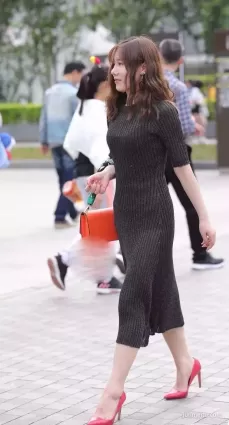 街拍黑中黑，值得 研究