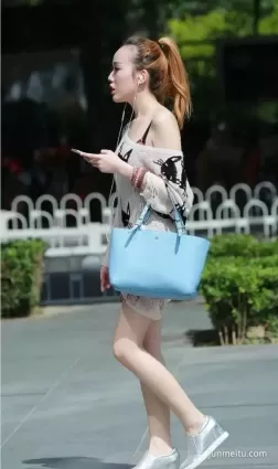 街拍美女 | 時尚靓麗氣質美的大白腿美女