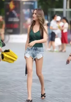 街拍氣質美豔超漂亮清新長腿性感大美女