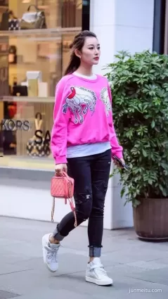 街拍時尚美麗迷人的美女姐姐
