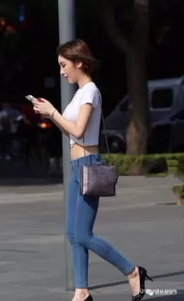 街拍好胸好腿好身材