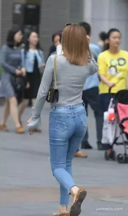 街拍牛仔褲 | 破洞緊身牛仔性感修身好身材