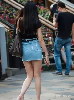 街拍牛仔短裙時尚妹紙