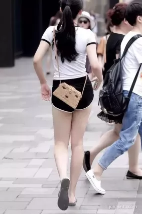 街拍小蠻腰高挑大白腿魔鬼身材年輕氣質漂亮女郎