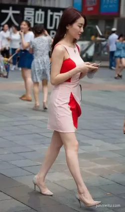 街拍特别有女人味，迷人有氣質的性感少婦