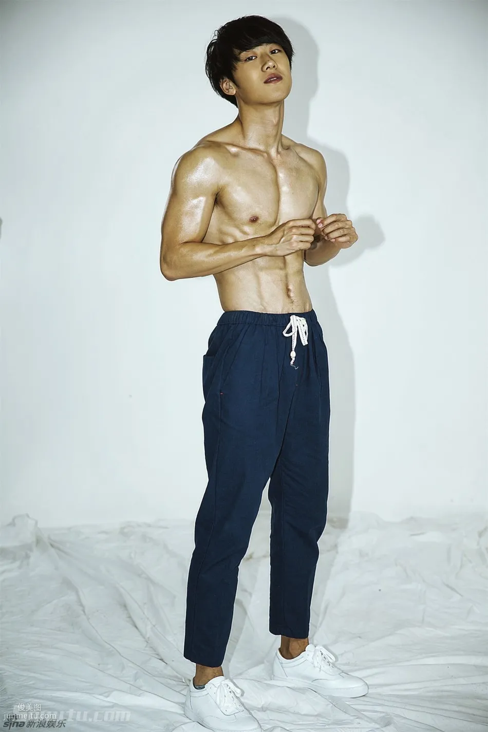 Post-90s Handsome Young Actor Zhu Jiaqi Sports Feature, Showing Off Perfect Muscle Lines photo 2