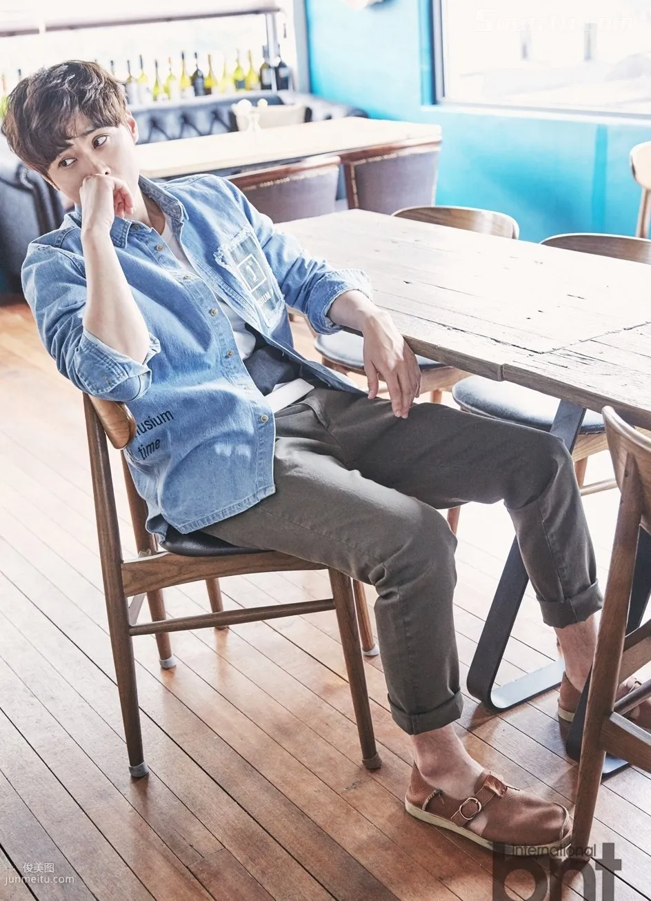 Min Jingxun Casual and Free Home Photo Set, Fully Showing Steady and Intellectual Mature Man Essence photo 4