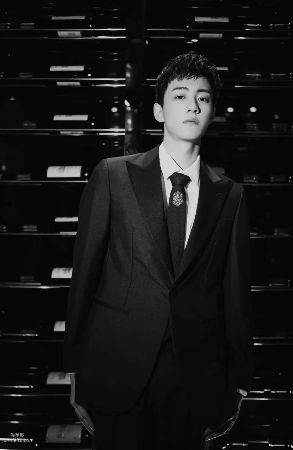 Suit Handsome Guy Yan Zidong Photos photo 5