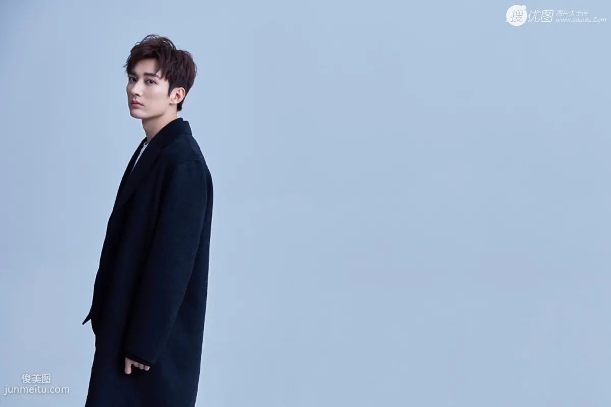Liu Xueyi Wearing Blue Coat Handsome Photo Set Pictures photo 2