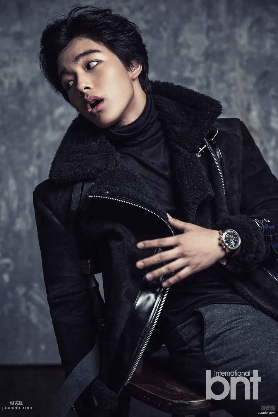 Lv Zhenjiu Black Coat High-Definition Fashion Handsome Photo Set photo 4