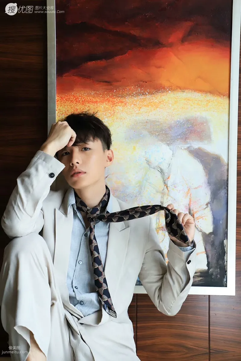 Dai Xu White Suit and Tie Home Photos photo 1