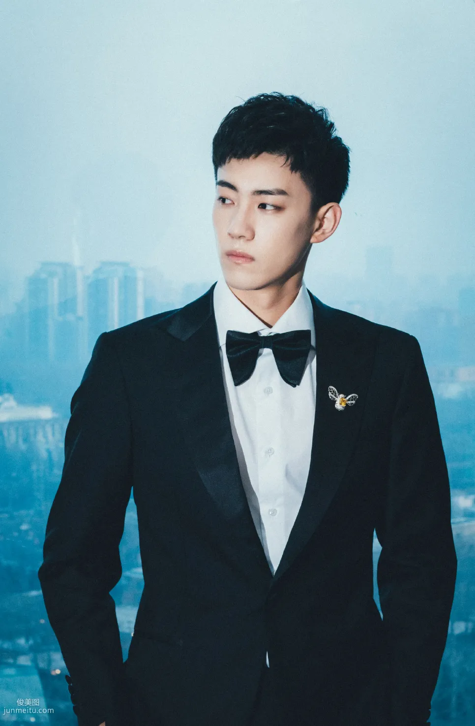 Suit Handsome Guy Yan Zidong Photos photo 6