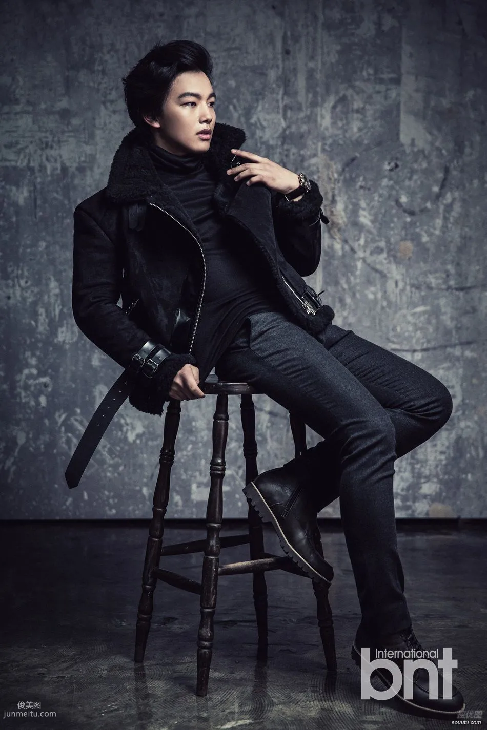 Lv Zhenjiu Black Coat High-Definition Fashion Handsome Photo Set photo 5
