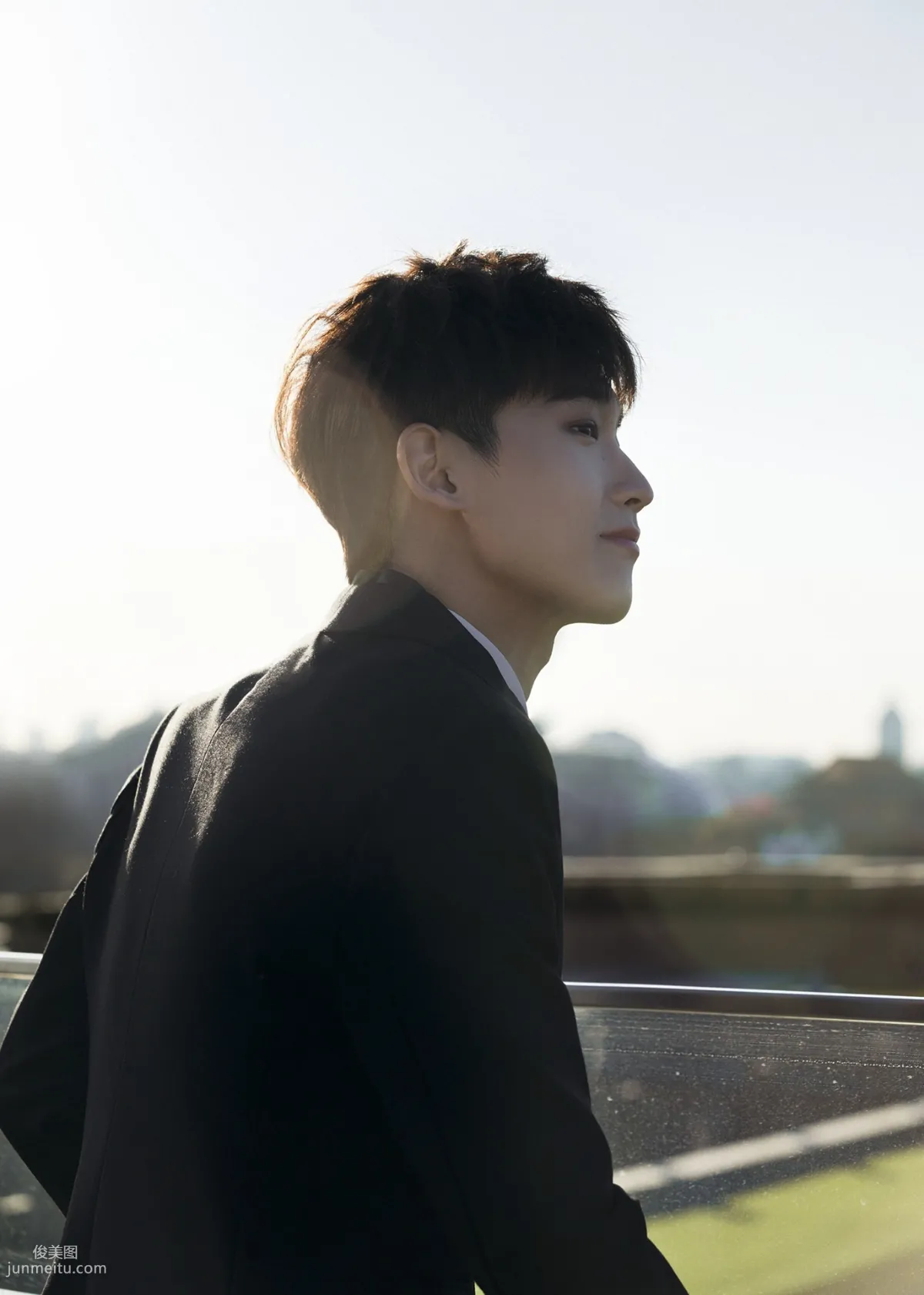 Xing Zhaolin Super Handsome Black Suit Building Rooftop Gentleman Photos photo 4