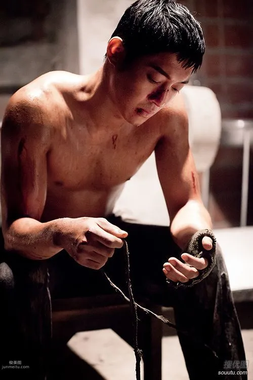 Kim Hyun-joong Magazine Cover Showing Muscles HD Pictures photo 6